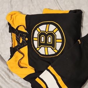 Boston Bruins laced front sweatshirt